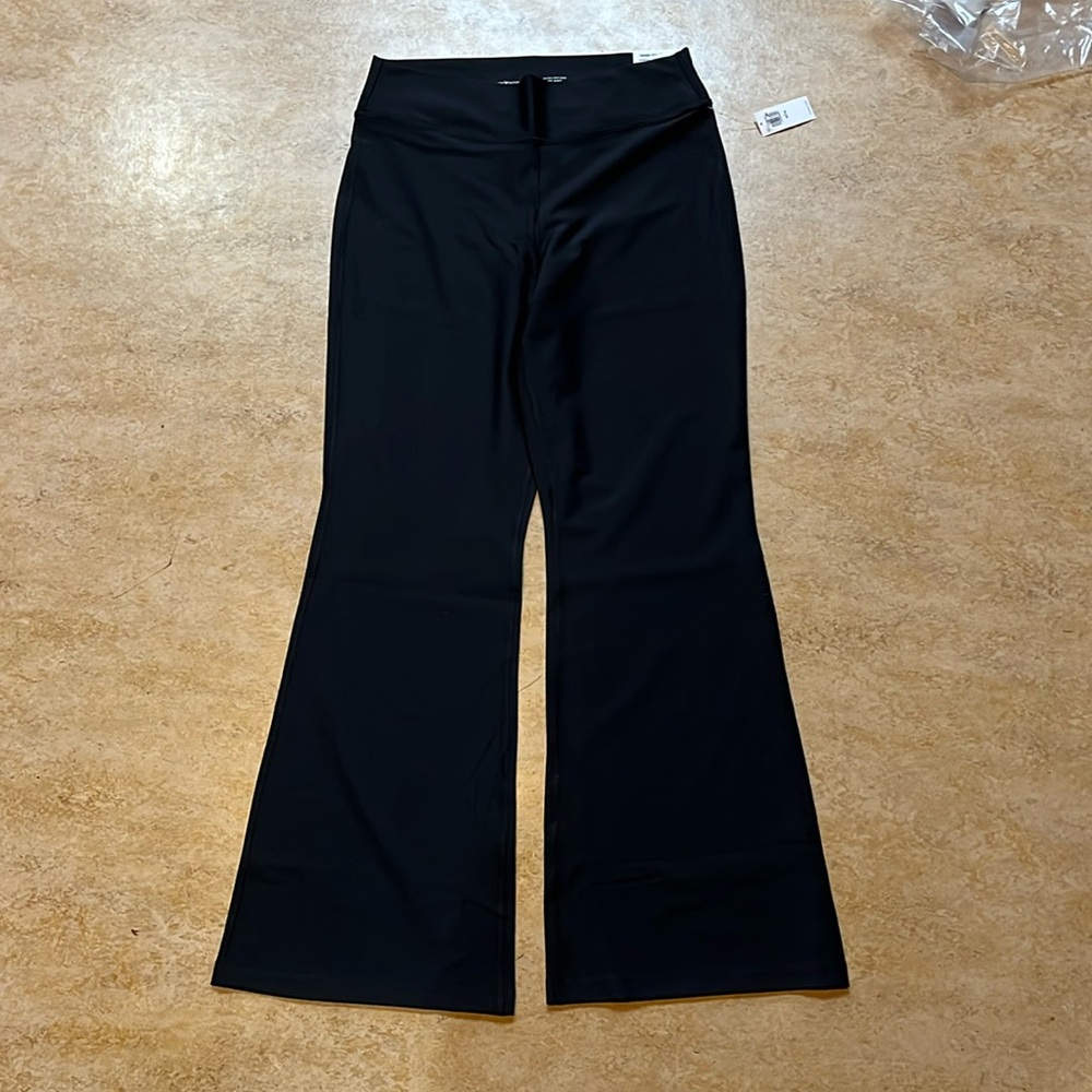 OLD NAVY Active Women’s Large Petite Flare Leggings Black NWT